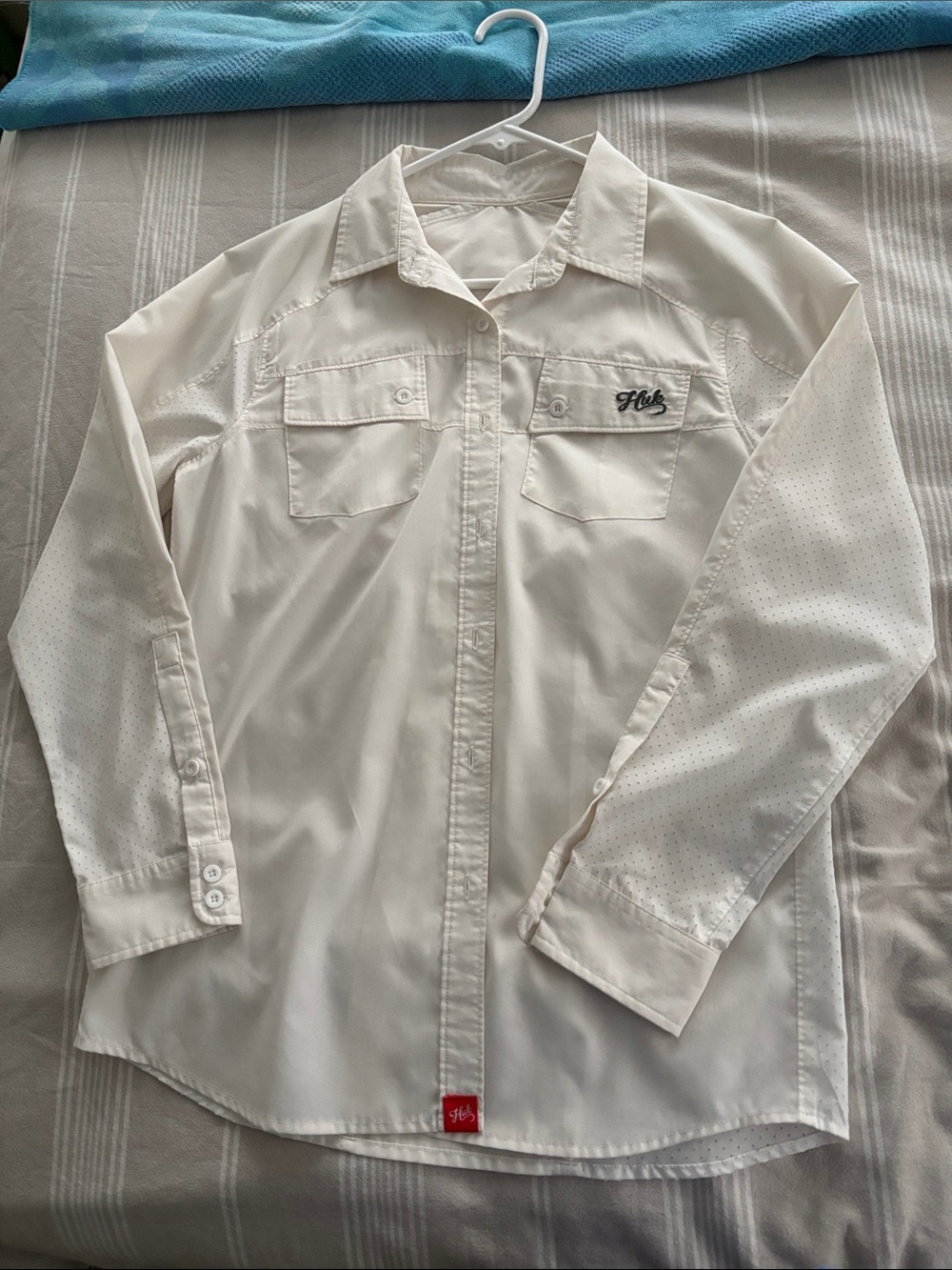 Huk Women’s Off White Button-Up Fishing Shirt